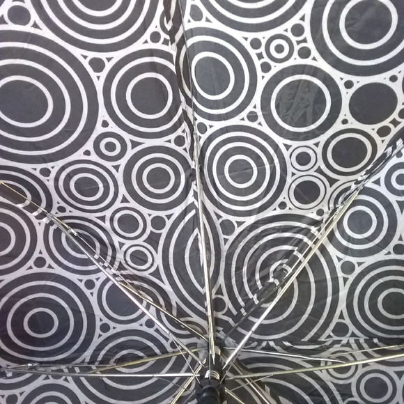 Black and White Automatic Umbrella - Picture 2 of 3